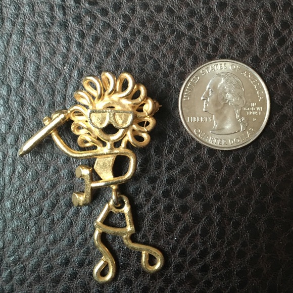 2/$10 Vintage articulated brooch - Picture 3 of 8